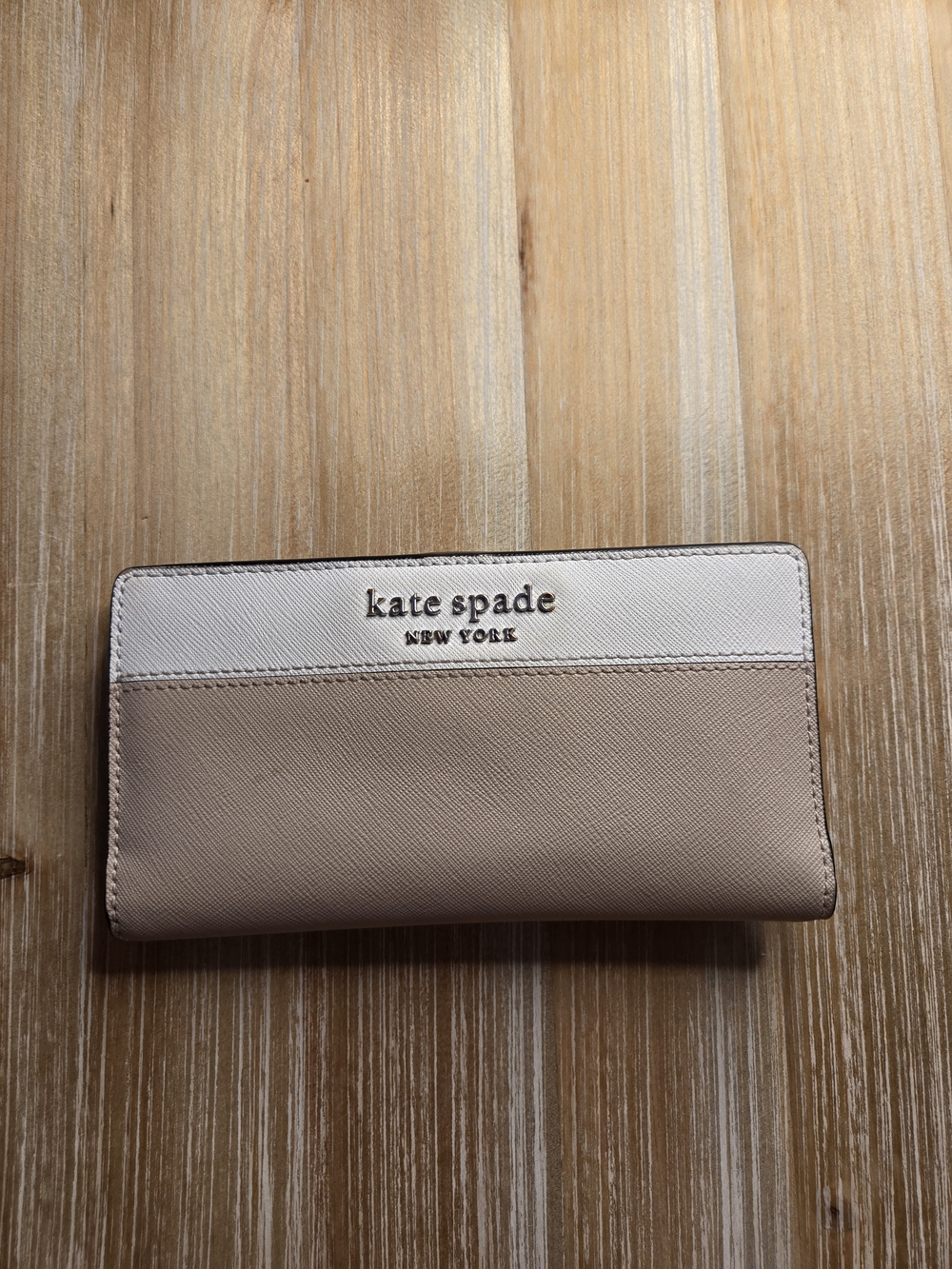 Kate Spade New York Two-Tone Beige & White Continental Wallet - Picture 1 of 8